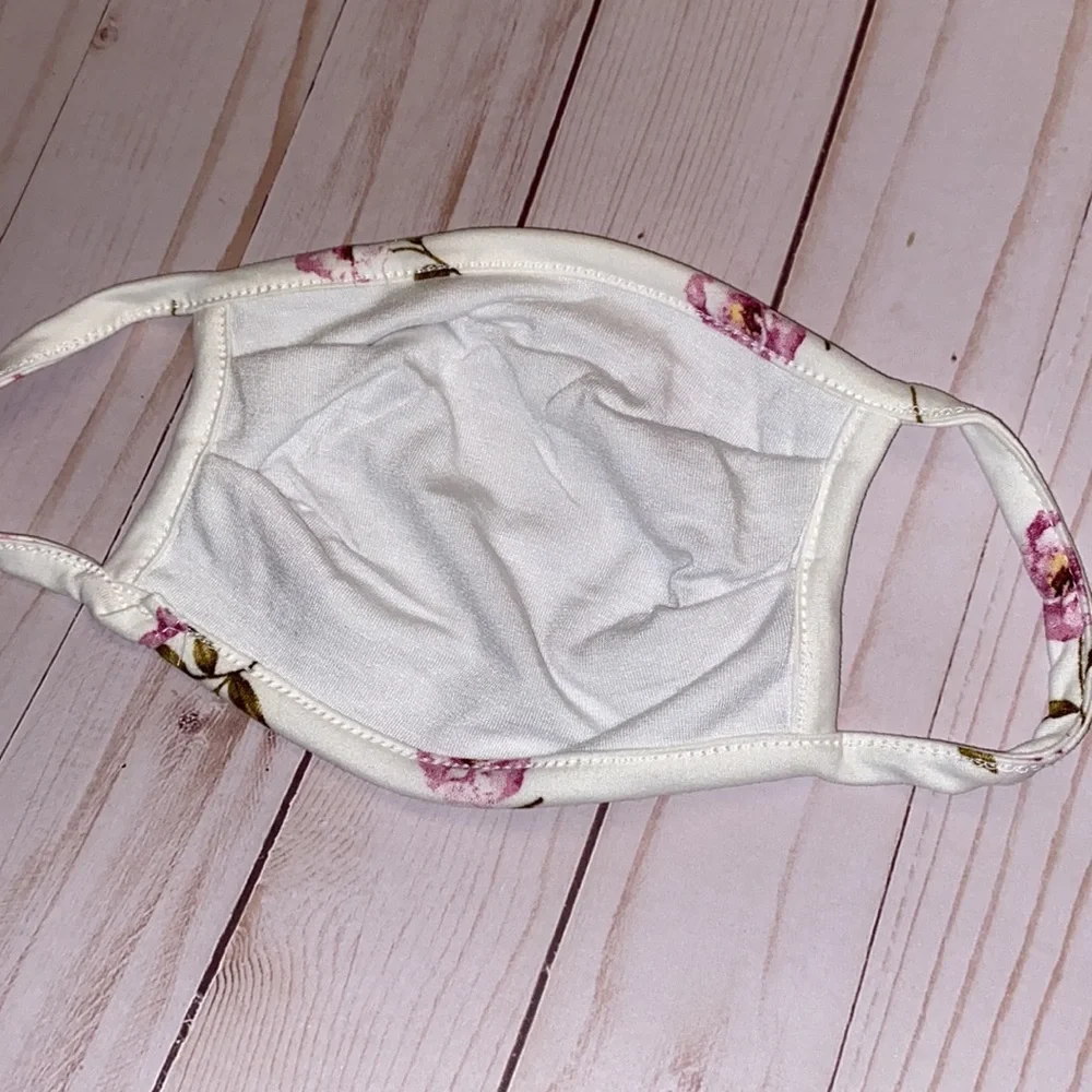 Ivory w purple 👗🛍flower face mask